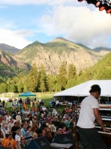 fans-and-mountain-640x424